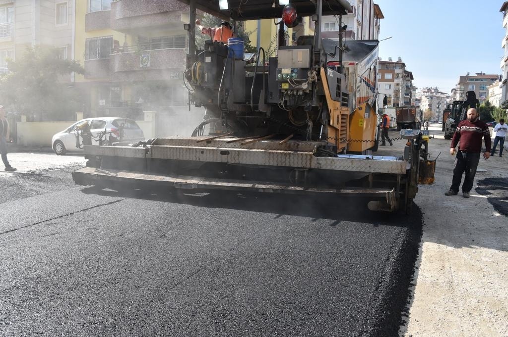 Asfalt çalışmalarımız haftasonu da aralıksız sürüyor.